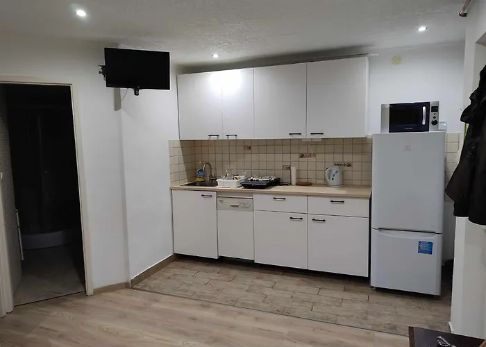 Nyaraló Boglári Csalogány *